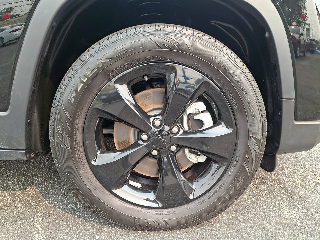 Used 2021 Jeep Cherokee Latitude Plus AWD/4WD image 8