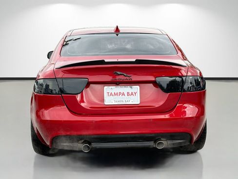 Used 2017 Jaguar XE Premium RWD image 4