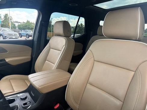 Used 2023 Chevrolet Traverse Premier AWD/4WD image 10