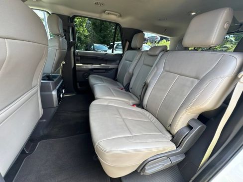 Used 2018 Ford Expedition XLT w/ Equipment Group 202A AWD/4WD image 19
