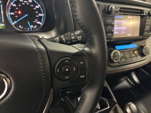 Used 2017 Toyota RAV4 SE image 20