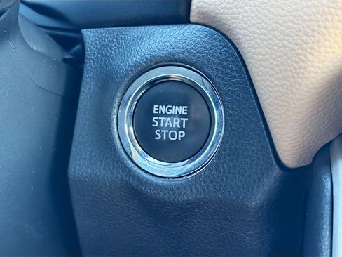 Used 2024 Toyota RAV4 XLE FWD image 33