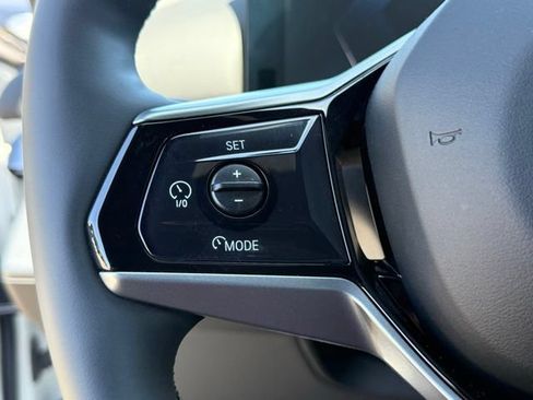 Used 2025 BMW i5 eDrive40i w/ Premium Package RWD image 25