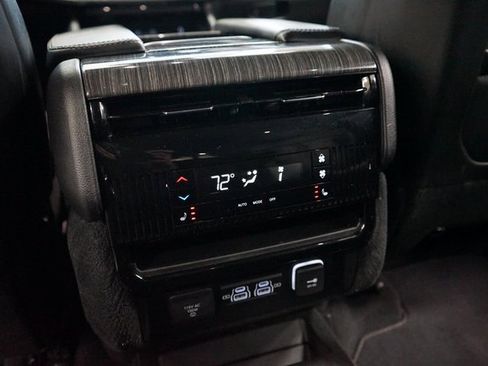 Used 2022 Jeep Wagoneer Series III w/ Flexible Seating Group image 15