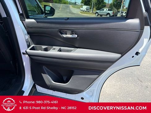 Certified 2024 Nissan Pathfinder SL FWD image 35