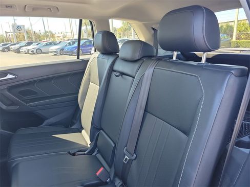 Used 2022 Volkswagen Tiguan SE image 11