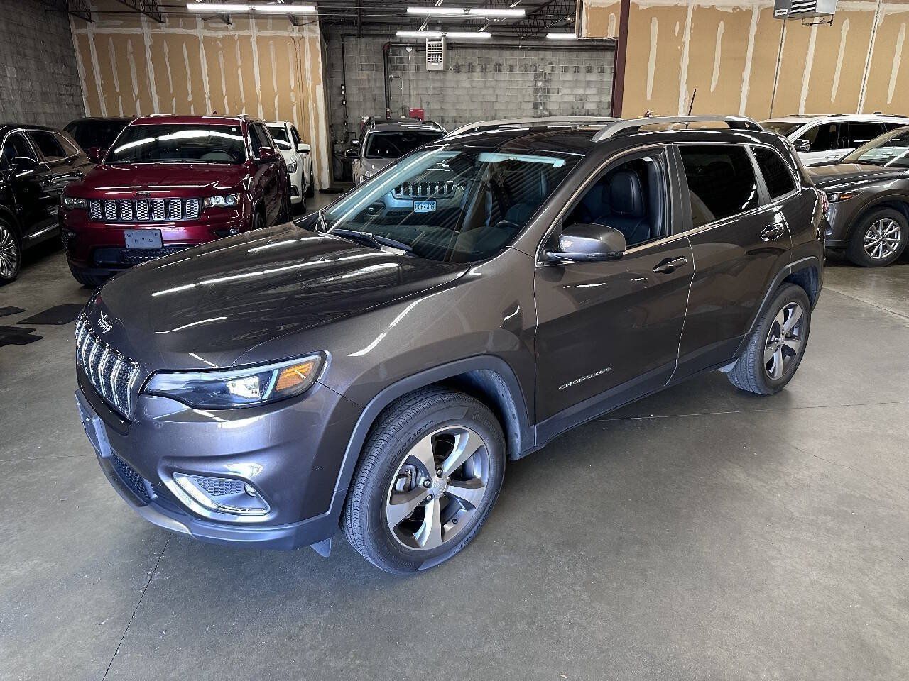 Used 2020 Jeep Cherokee Limited AWD/4WD image 1