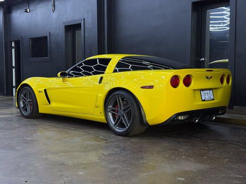 Used 2006 Chevrolet Corvette Z06 w/ Preferred Equipment Group RWD image 5
