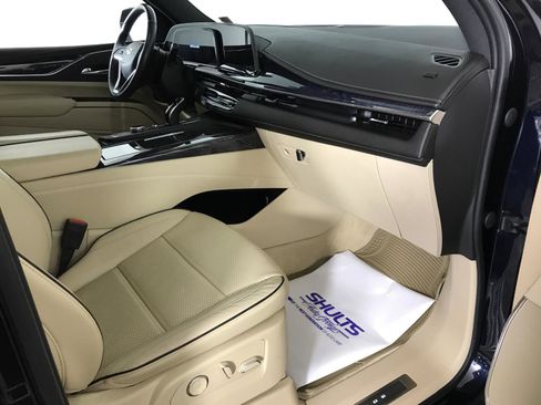 Used 2021 Cadillac Escalade Premium Luxury image 34