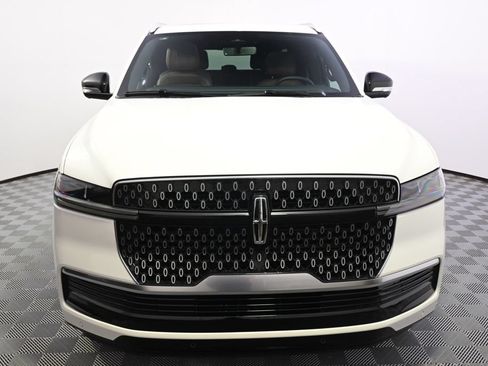 New 2026 Lincoln Navigator L Reserve AWD/4WD image 10