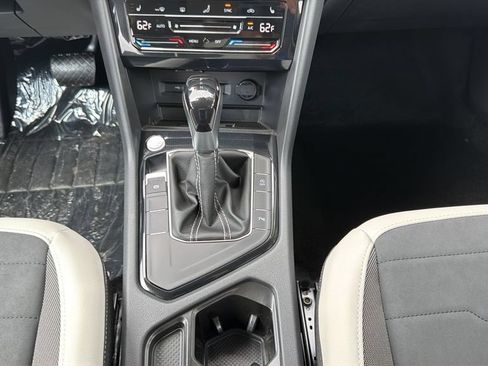 New 2026 Volkswagen Taos SE FWD image 19