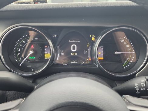 Used 2023 Jeep Wrangler Unlimited w/ Sun & Screen Package AWD/4WD image 10