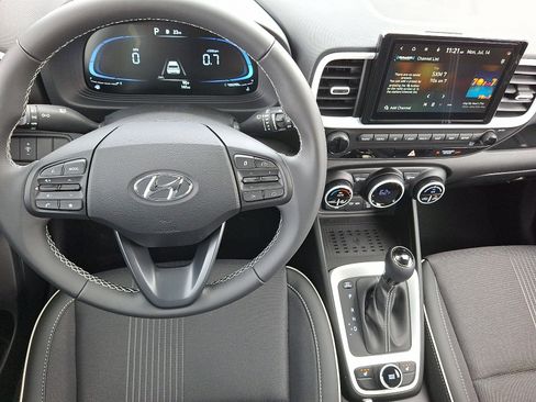 New 2025 Hyundai Venue Limited image 7