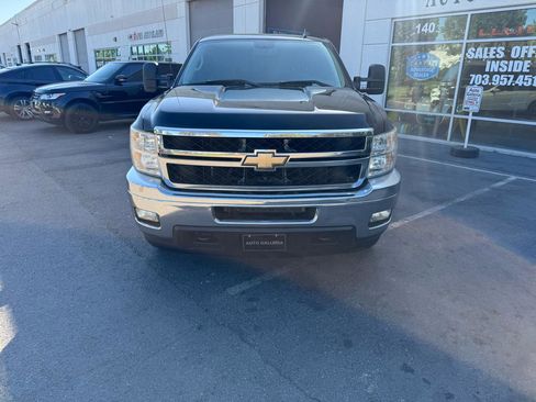 Used 2011 Chevrolet Silverado 2500 LT w/ Interior Plus Package AWD/4WD image 8