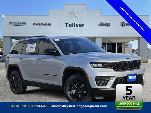 New 2025 Jeep Grand Cherokee Laredo image 1