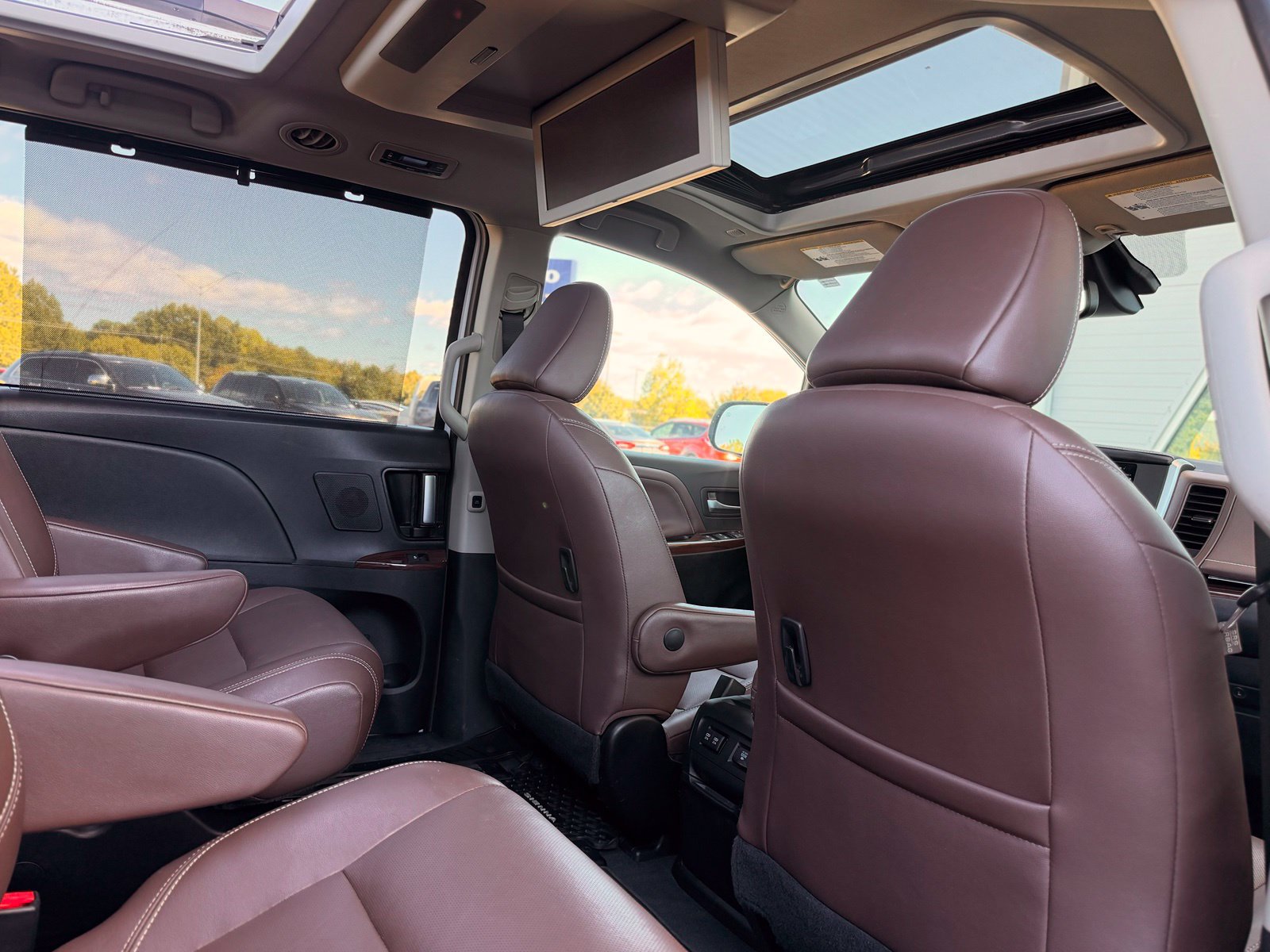 Used 2020 Toyota Sienna XLE Premium AWD/4WD image 26