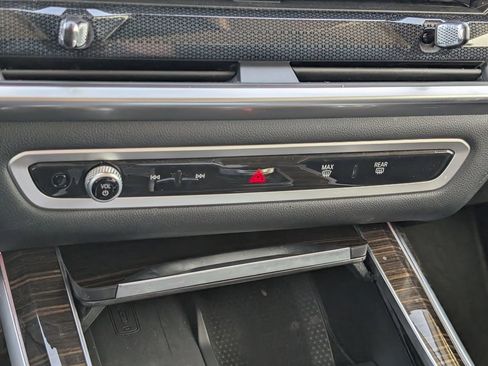 Used 2024 BMW X7 xDrive40i image 15