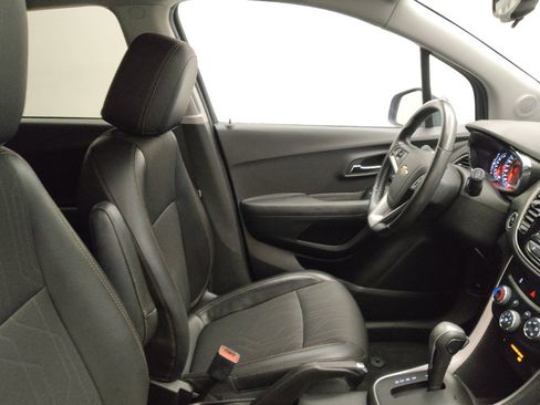 Used 2019 Chevrolet Trax LT w/ LT Convenience Package image 21