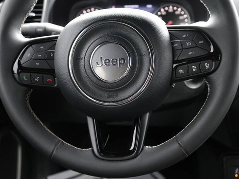 Used 2021 Jeep Renegade Latitude w/ Luxury Group II AWD/4WD image 18
