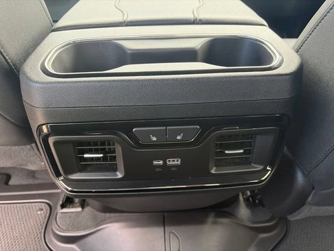 Used 2024 GMC Sierra 1500 AT4 w/ Technology Package AWD/4WD image 14