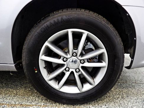 Used 2016 Dodge Grand Caravan SE FWD image 17