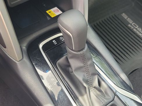 Used 2022 Toyota Corolla Cross XLE w/ Convenience Package FWD image 29