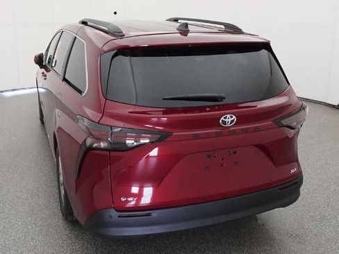 New 2026 Toyota Sienna XLE FWD image 6