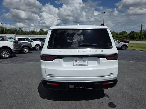 Used 2023 Jeep Wagoneer L Series II AWD/4WD image 5