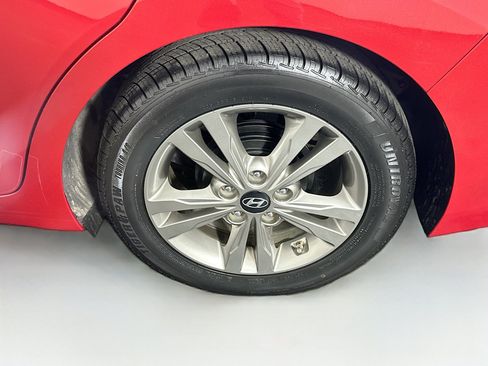 Used 2017 Hyundai Elantra SE image 11