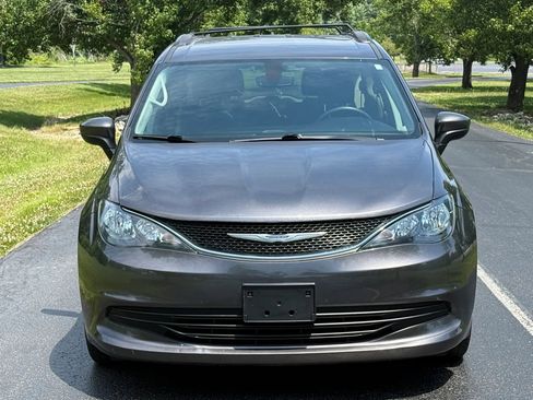 Used 2020 Chrysler Voyager Lxi FWD image 2