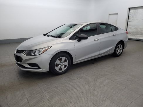 Used 2018 Chevrolet Cruze LS image 2