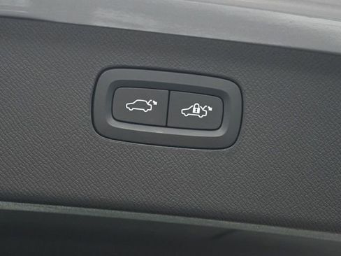 Used 2023 Volvo XC90 B5 Core image 30