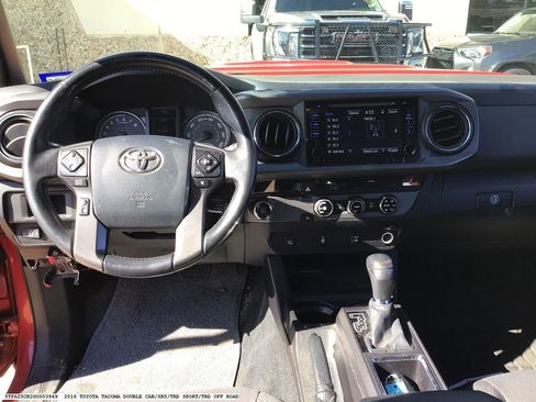 Used 2016 Toyota Tacoma TRD Sport w/ Towing Package image 13