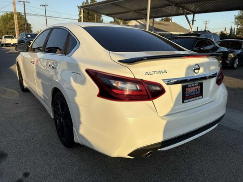 Used 2017 Nissan Altima 2.5 SR w/ Midnight Edition Package FWD image 4