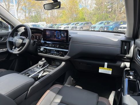 Used 2026 Nissan Pathfinder Platinum AWD/4WD image 15