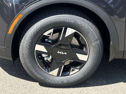 New 2027 Kia Sportage LX w/ LX Convenience Package FWD image 17