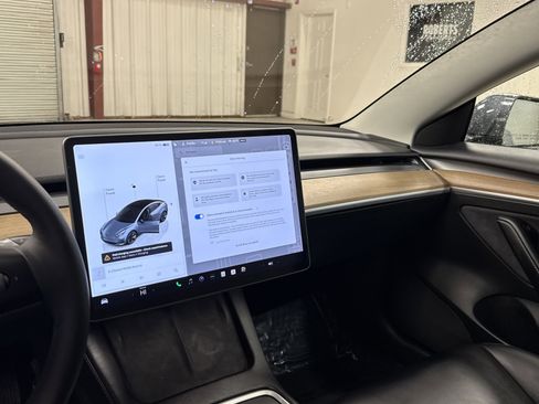 Used 2023 Tesla Model 3 Standard Range image 8