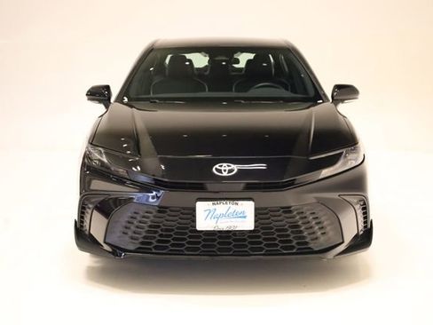 Used 2025 Toyota Camry SE FWD image 3