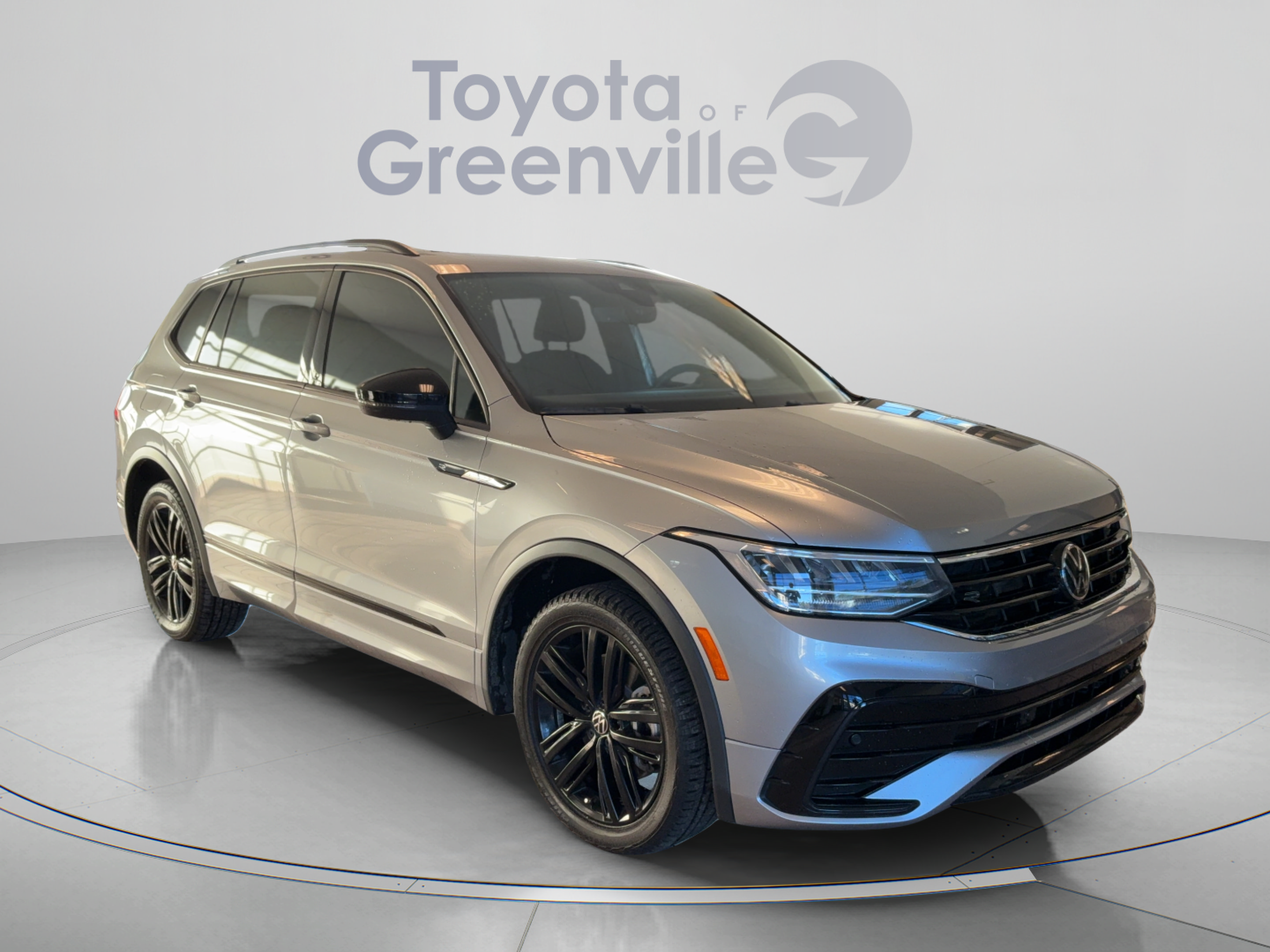 Used 2022 Volkswagen Tiguan SE R-Line FWD image 8