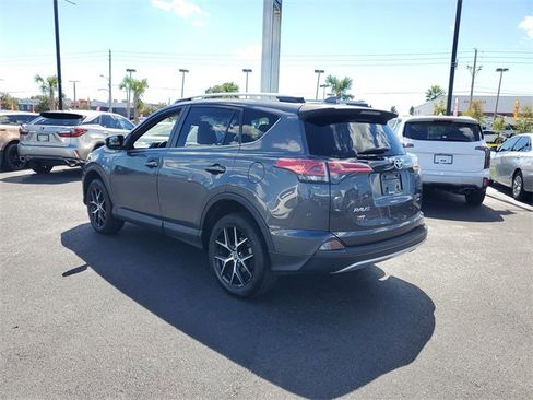 Used 2017 Toyota RAV4 SE image 4