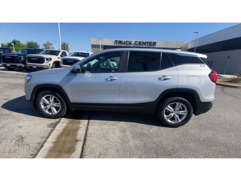 Used 2021 GMC Terrain SLE w/ LPO, Floor Liner Package image 5