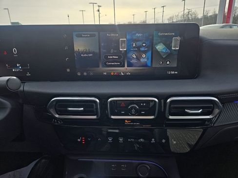 New 2026 Nissan Sentra SV w/ SV Convenience Package FWD image 17