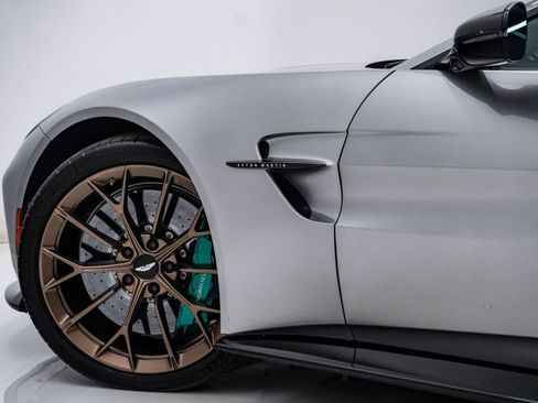 Used 2025 Aston Martin V8 Vantage Coupe RWD image 14