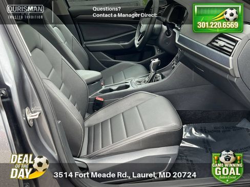 Used 2024 Volkswagen Jetta SE FWD image 21