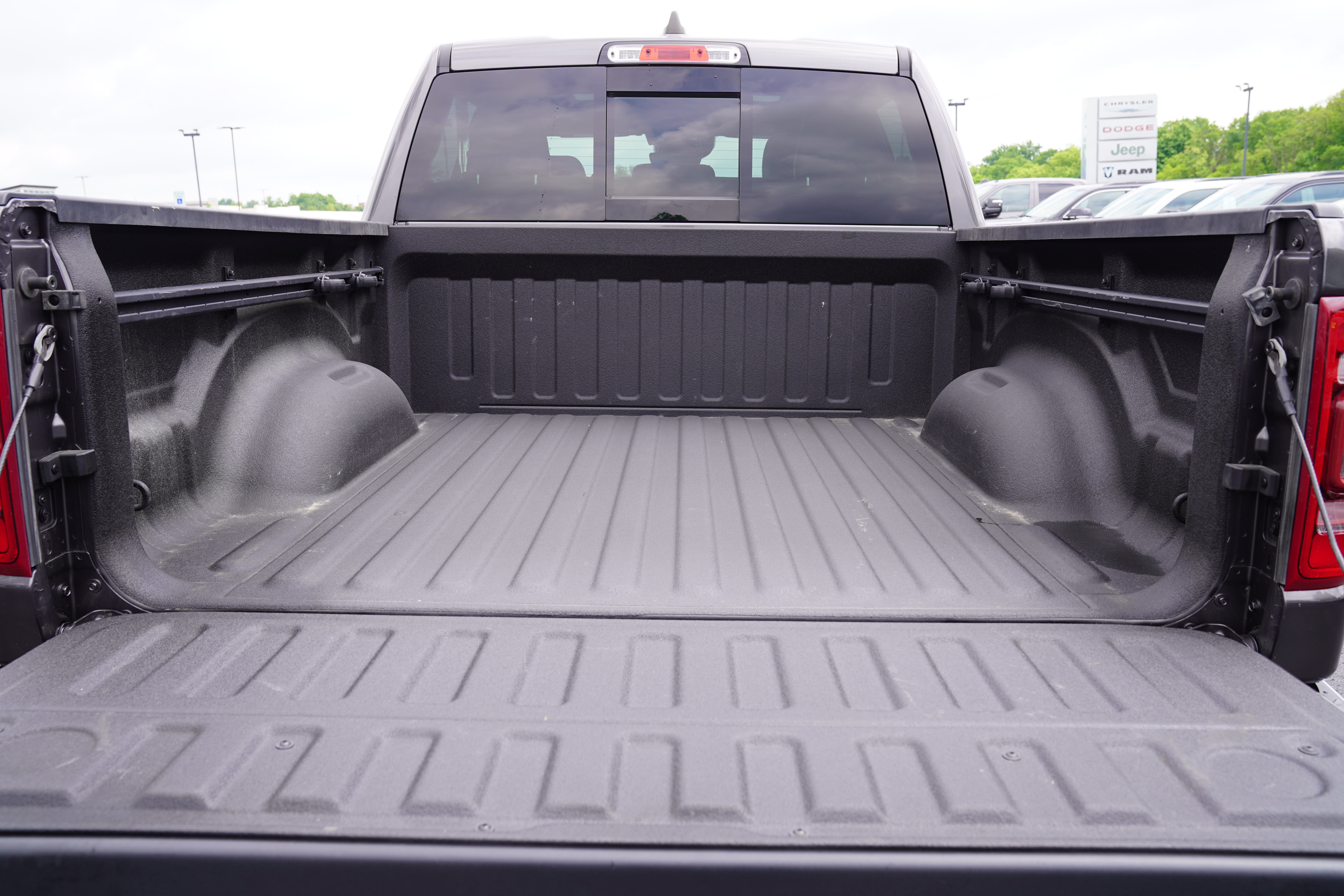 Used 2023 RAM 1500 Laramie AWD/4WD image 8