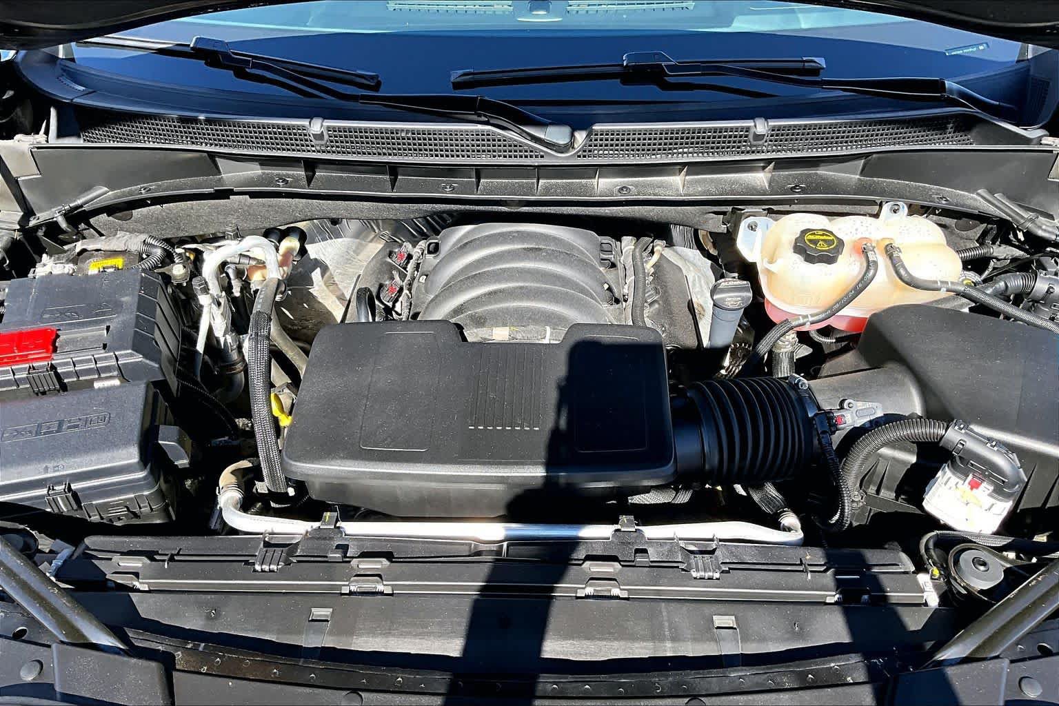 Used 2025 GMC Yukon AT4 Ultimate w/ LPO, Floor Liner Package AWD/4WD image 29