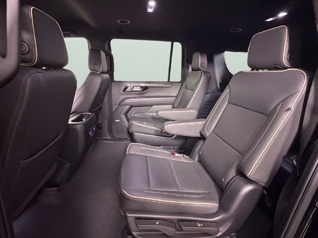 Used 2025 Chevrolet Suburban Premier RWD image 26