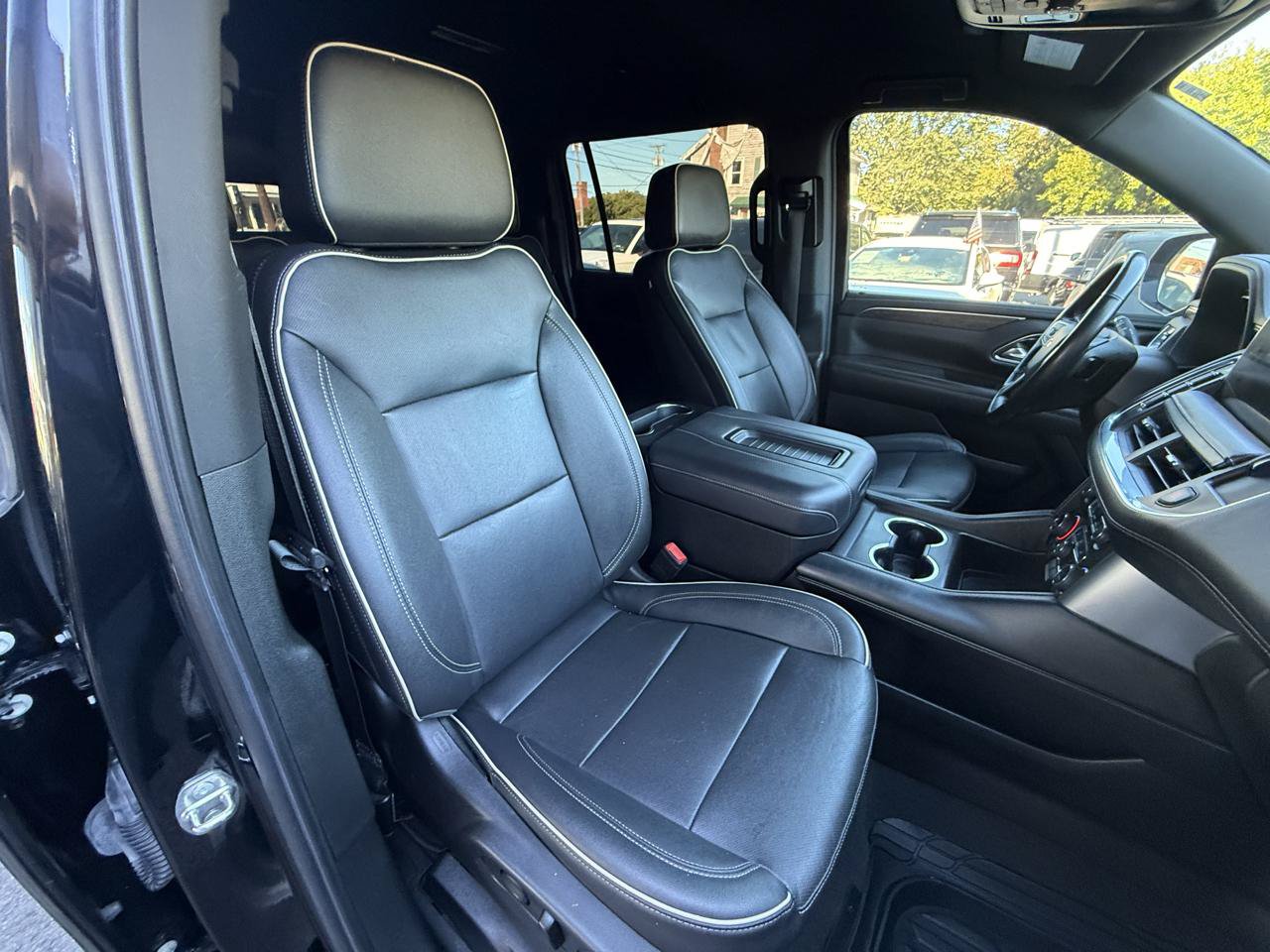 Used 2022 Chevrolet Suburban Premier AWD/4WD image 22