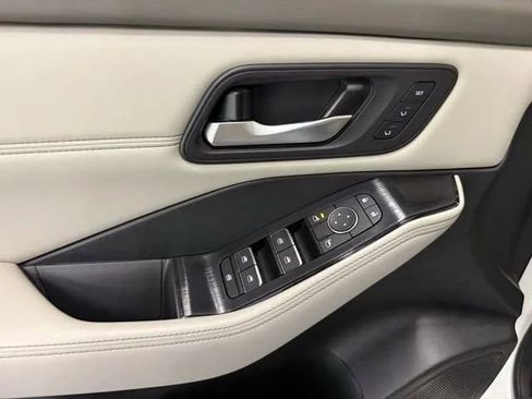 Used 2023 Nissan Rogue SL w/ SL Premium Package FWD image 15