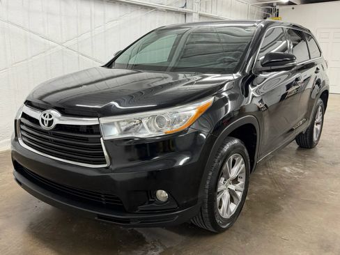 Used 2015 Toyota Highlander Plus FWD image 8